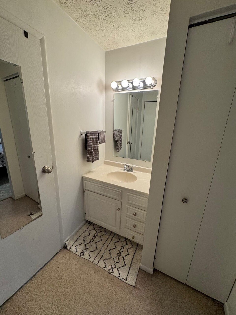 Building Photo - 307 Brookside Ln