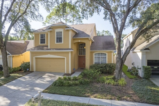 Building Photo - Beautiful 4/2 home Located on a tree lined street in the gate of country club community of the Hu...