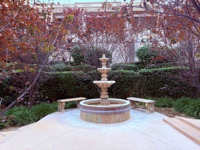 Building Photo - Remodeled 3BD Corner Townhome + Dual Primary Suites + Views | Bella Montana