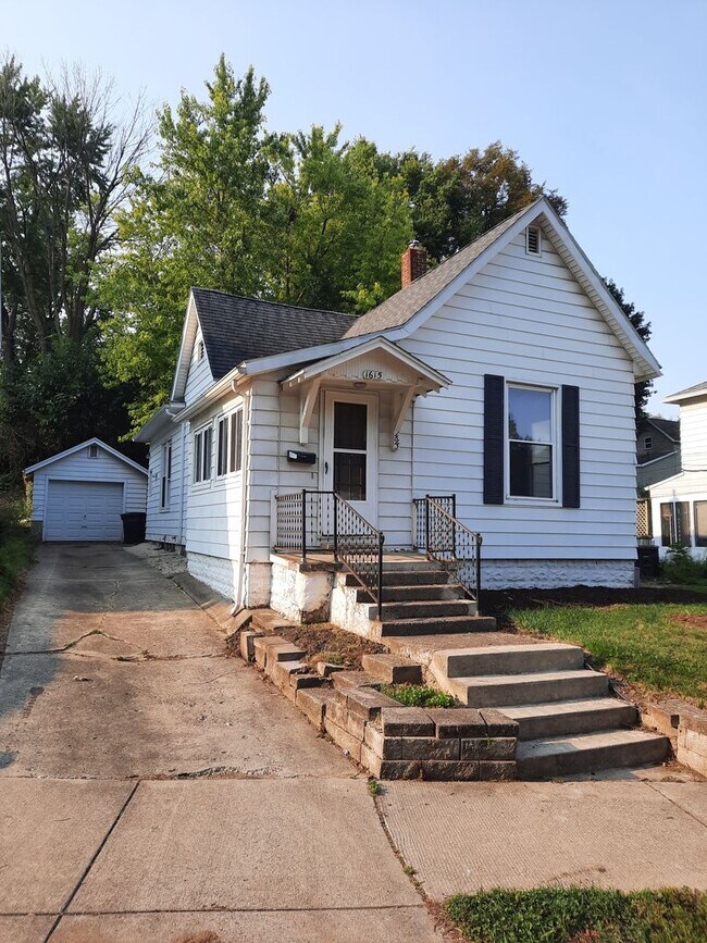Building Photo - Lovely 3 bedroom 1 bath home