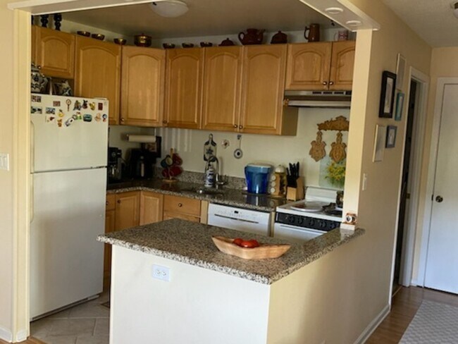 Building Photo - 1019 N Boxwood Dr