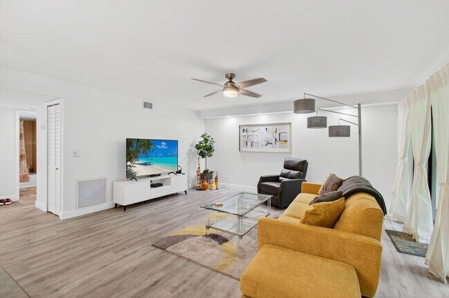 Building Photo - 5945 Parkwalk Dr
