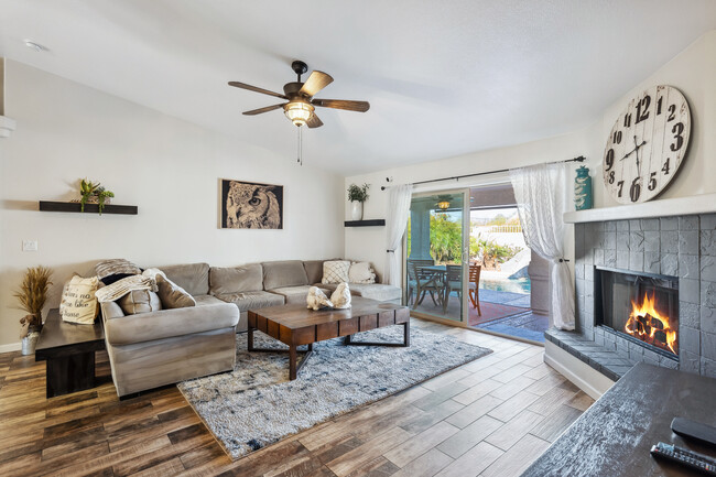 Building Photo - 3785 Cholla Dr