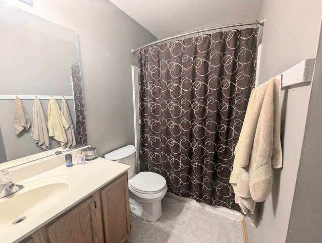 Building Photo - 2502 Oak Tree Ln