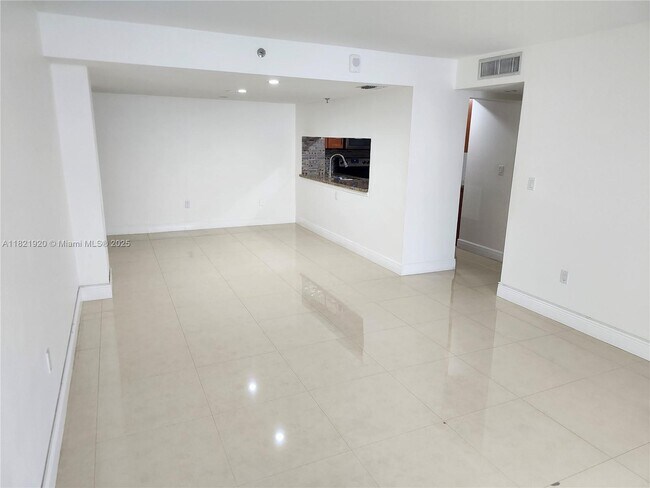 Building Photo - 1621 Collins Ave