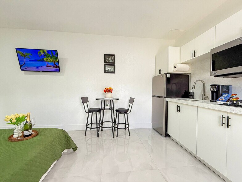 Building Photo - 7904 Juniper St