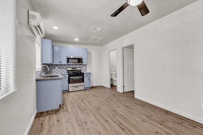 Primary Photo - 526 Olive St