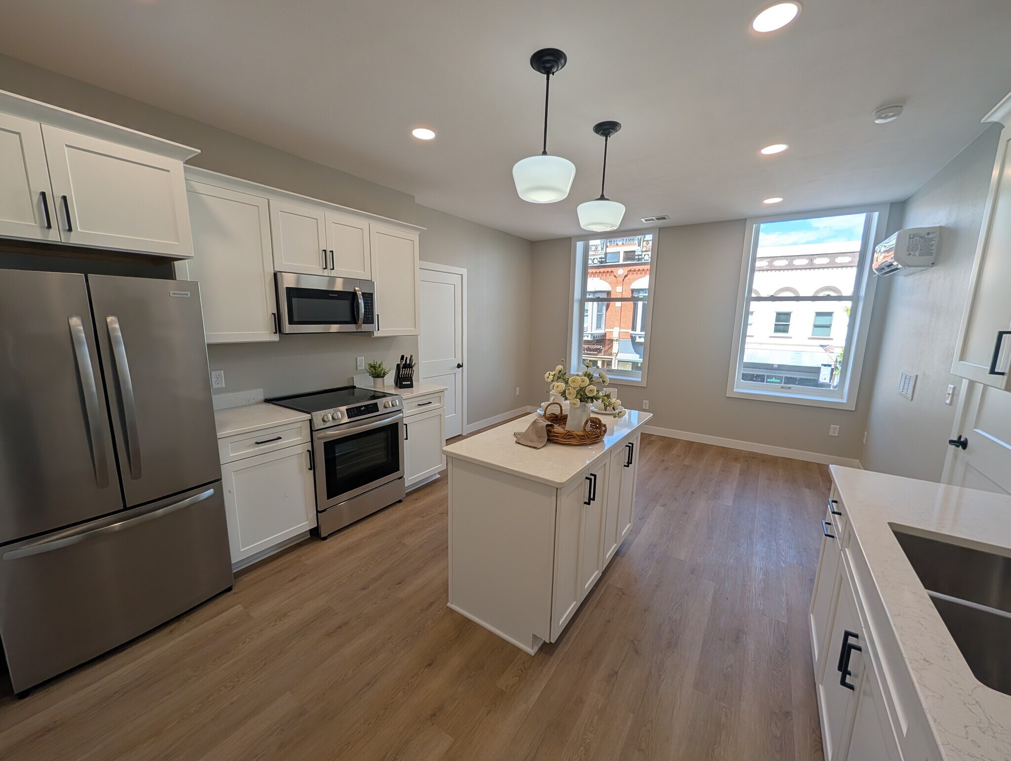 Kitchen & Living - 1 N Minnesota St