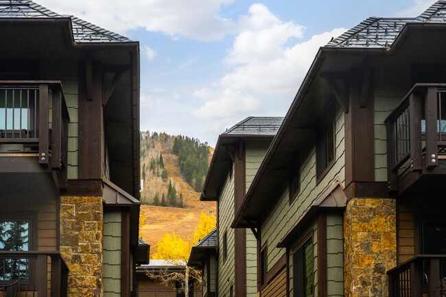 Building Photo - 650 S Monarch St