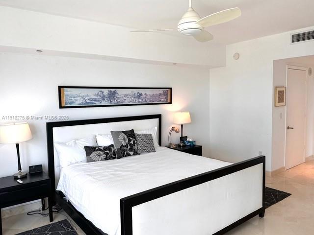 Building Photo - 1000 South Pointe Dr