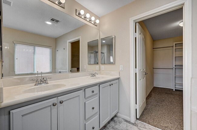 Building Photo - Beautiful 3 Bedroom + Loft - SOLAR INCLUDED!
