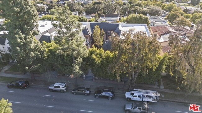 Building Photo - 6542 1/2 W Olympic Blvd