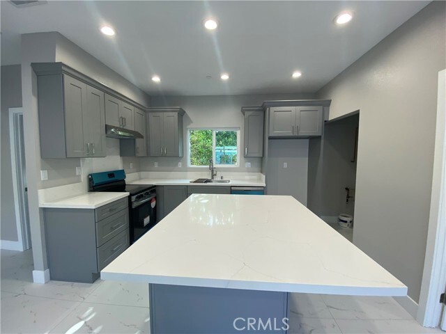 Building Photo - 15869 Las Flores St