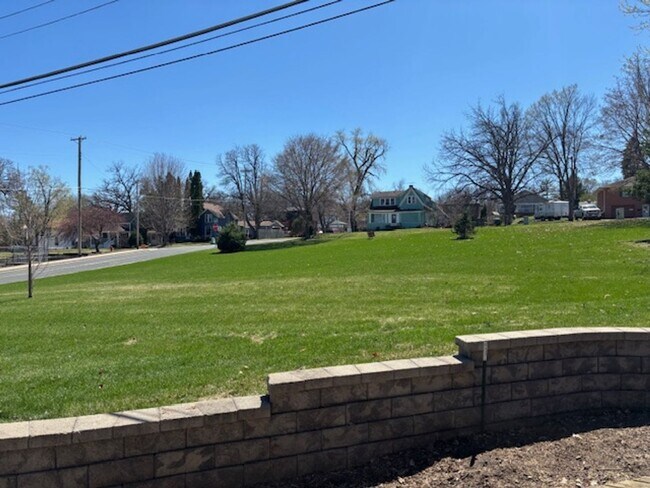 Building Photo - Available NOW! Gorgeous 3BR/2 BA Unit in Hastings!