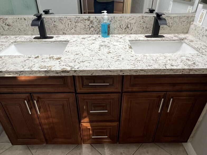 Building Photo - 85 Castano