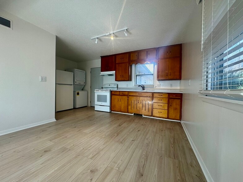 Building Photo - 407 West Adams Avenue