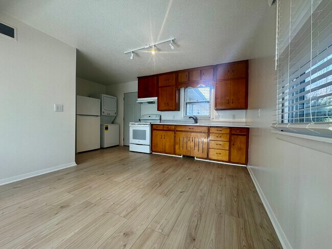 Building Photo - 407 West Adams Avenue