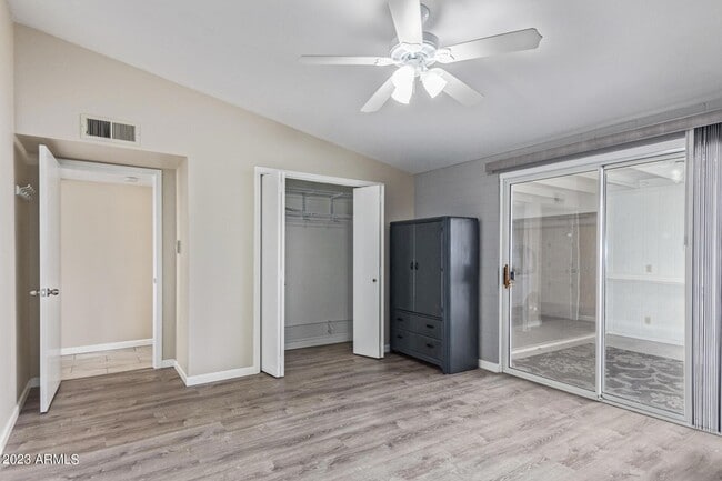 Building Photo - 10612 W Oakmont Dr