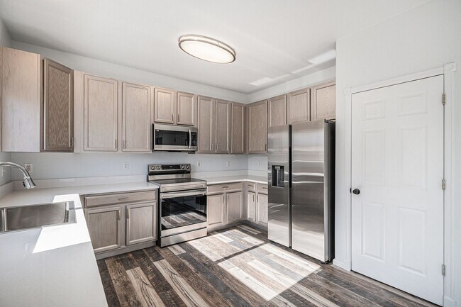 Building Photo - 8303 S Pierce Way