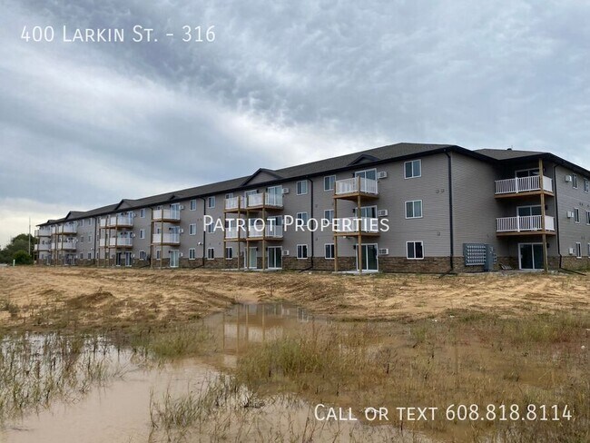 Building Photo - 400 Larkin St