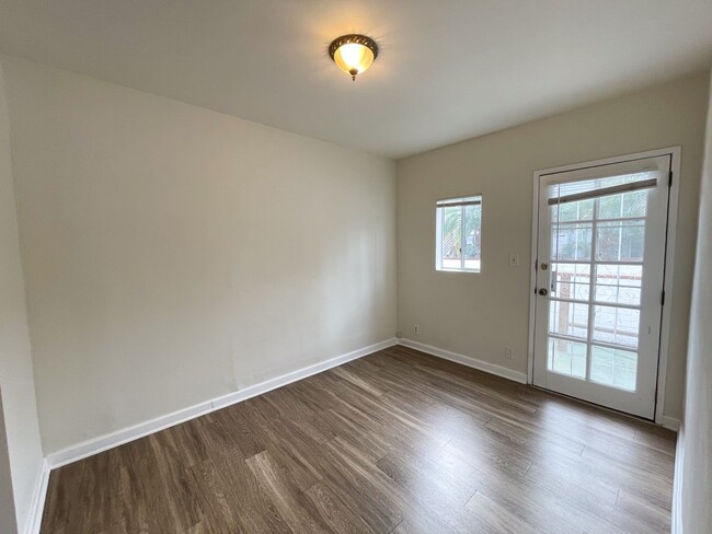 Building Photo - University Heights:  Spacious 2bd/1ba Span...