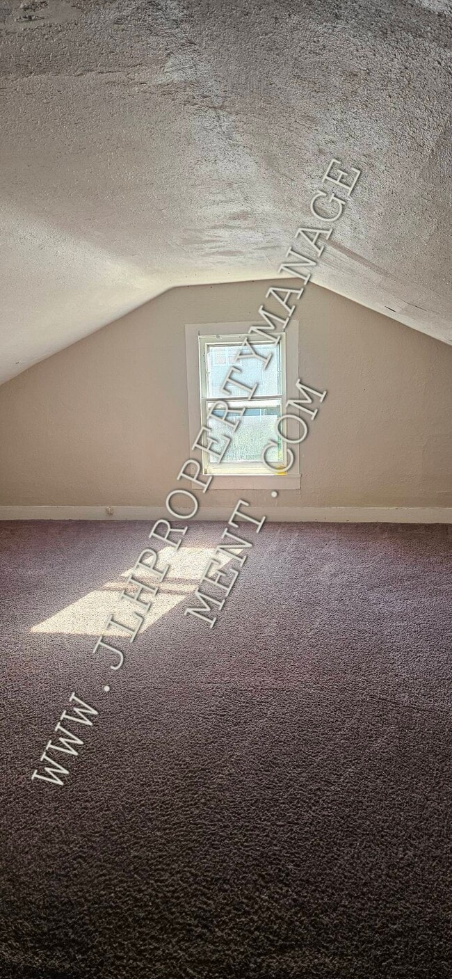 Building Photo - 434 W Clark St