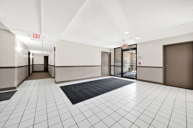 Building Photo - 2300 Beau Monde Terrace