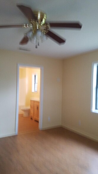 Building Photo - 155 Bell Dr