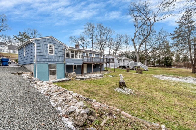 Building Photo - 149 Lakeside Blvd E