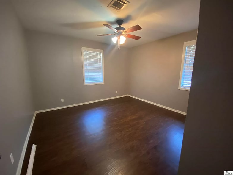 Building Photo - 513 Nichols Dr