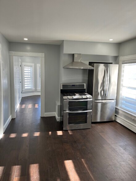 Building Photo - 114 Tenney St