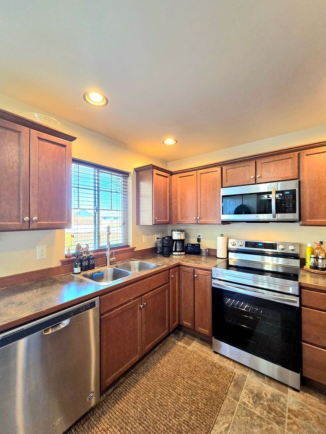 Building Photo - 2123 Roper Ln