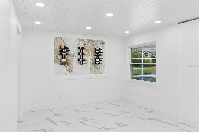 Building Photo - 5424 Loma Vista Dr E