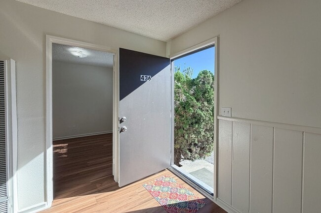 Building Photo - 424 Ponoma St