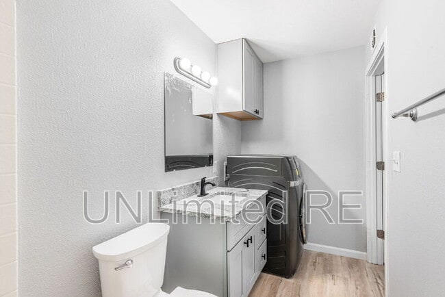 Building Photo - 1385 W University Ave