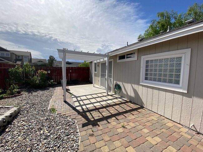 Building Photo - Sky Vista in Stead - Single Story Home with Fireplace and Mountain Views