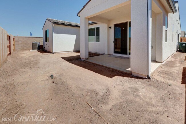 Building Photo - 877 Halford Ln