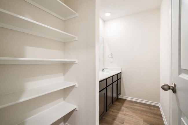 Building Photo - 1324 Stuarts Frst Dr