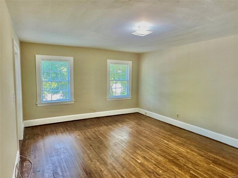 Building Photo - 440 E Fairview Ave