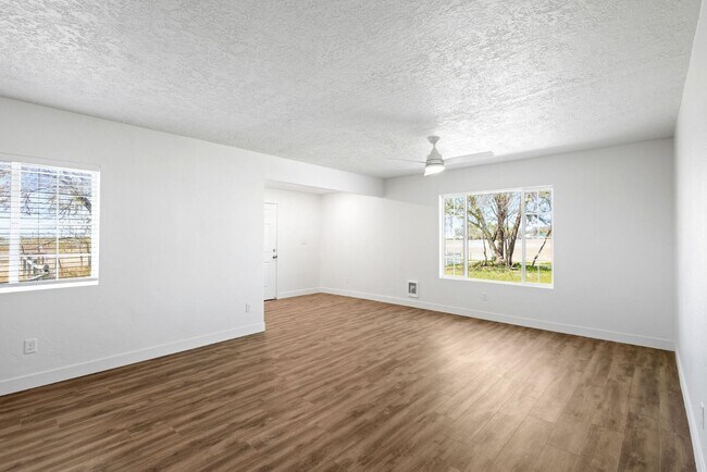 Building Photo - 781 S 1800 W