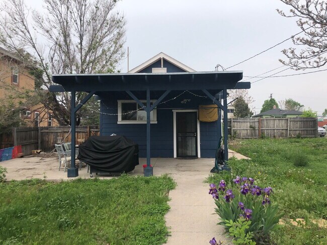 Building Photo - "Charming 4-Bedroom Oasis with 2 Full Bath...