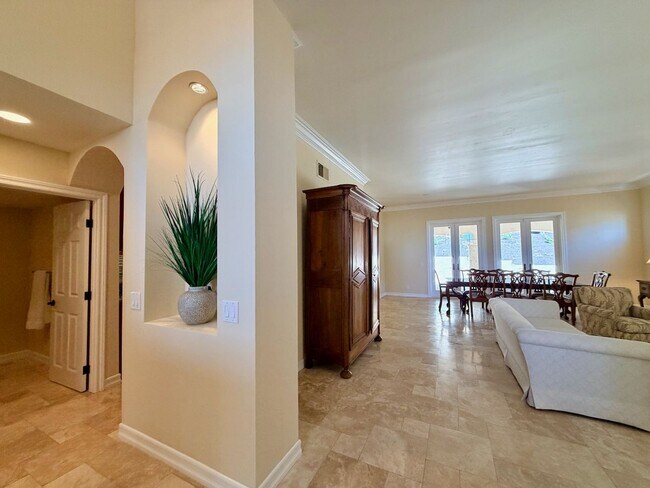Building Photo - For Rent Available Now - Furnished House 3+BR 2.5Ba in Del Mar, charming furnished home in the hi...