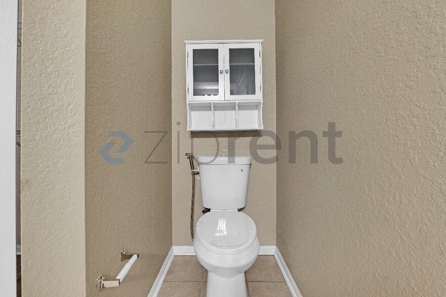 Building Photo - Unit