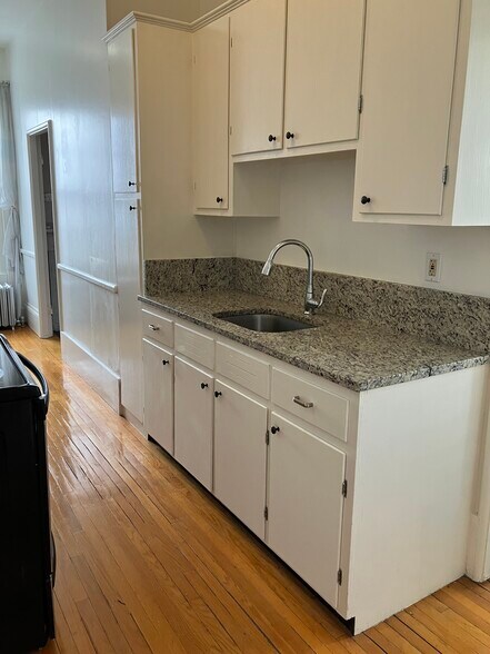 Building Photo - 31 Pleasant St