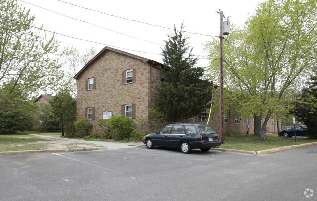 Primary Photo - Driftwood Arms Apartments
