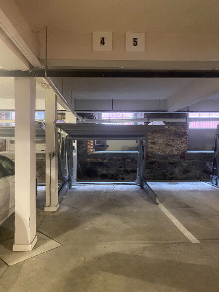 Garage - 225 Dorchester St