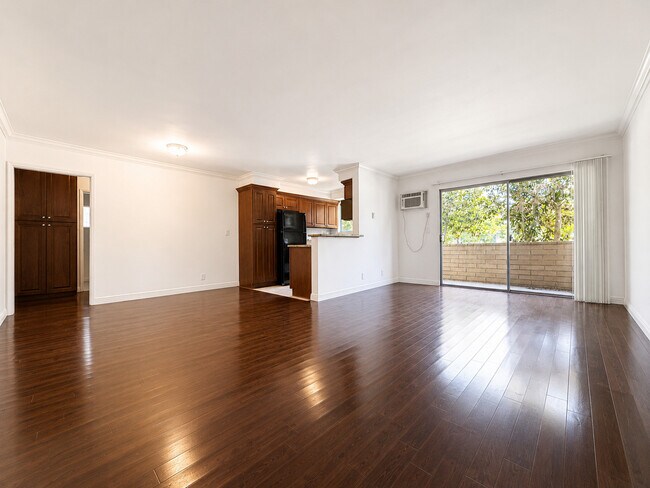 Building Photo - 14306 Riverside Dr