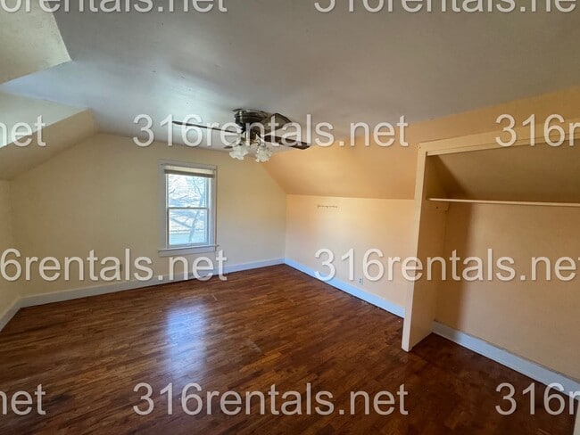 Building Photo - $950 -3 bed 1 bath - Single Family Home