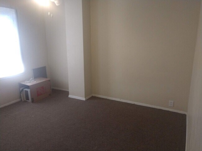 Building Photo - Beautiful Home for Rent With Some Utilitie...