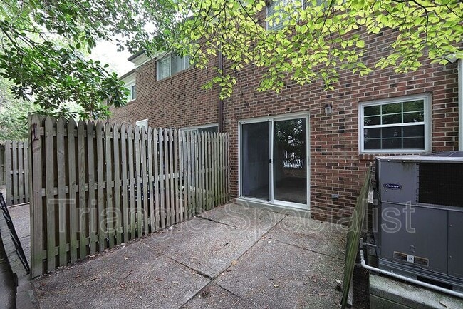 Building Photo - 3719 Jamestown Cir